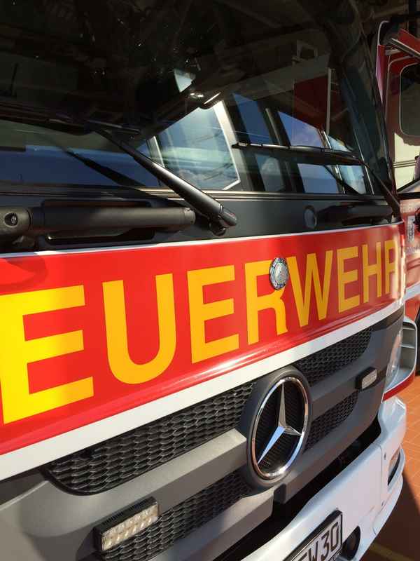 FW Dinslaken: Feuerwehr mehrfach im Einsatz