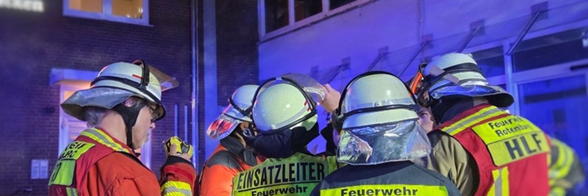 FW-ROW: Wohnungsbrand fordert zahlreiche Einsatzkräfte