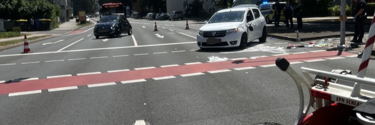 FW-Velbert: Verkehrsunfall mit zwei Pkw am Willi-Brandt-Platz