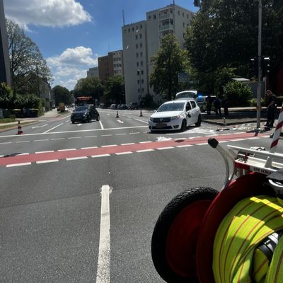 FW-Velbert: Verkehrsunfall mit zwei Pkw am Willi-Brandt-Platz