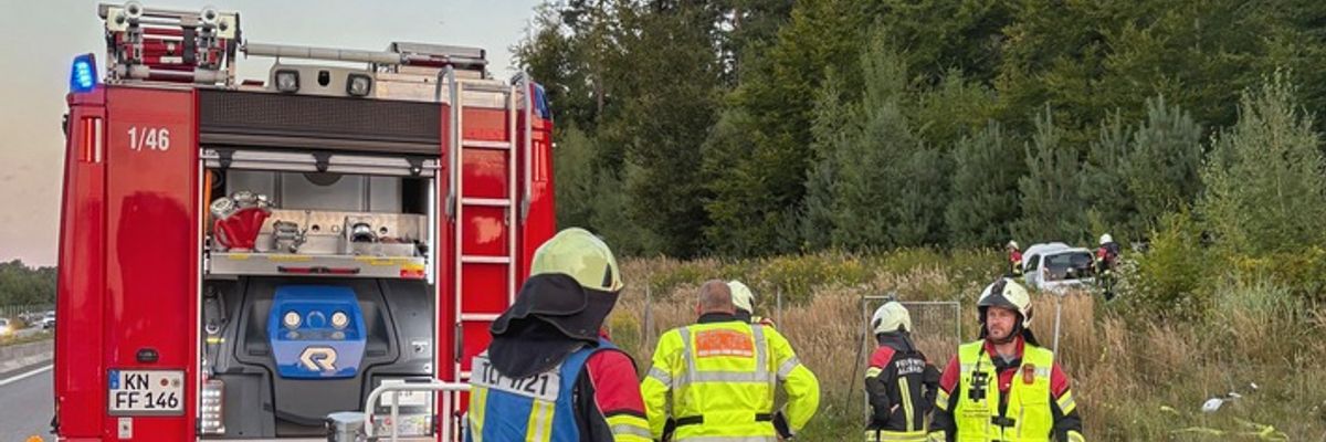 FW Allensbach: H2 VU PKW Person eingeklemmt