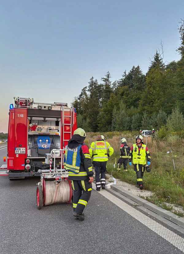FW Allensbach: H2 VU PKW Person eingeklemmt