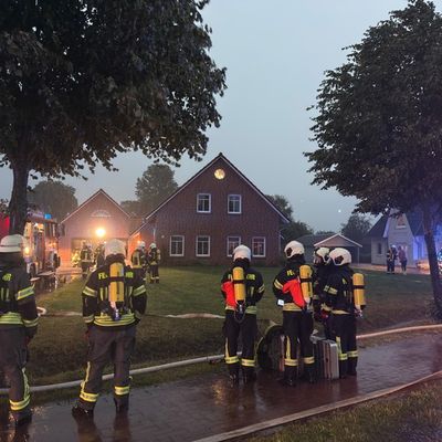 FW-AUR: Vermehrte Blitzeinschläge während nächtlicher Gewitter