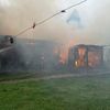 FW Dörentrup: Strohballenbrand entwickelte sich rasant zu kräftezehrendem Einsatz für die Feuerwehr