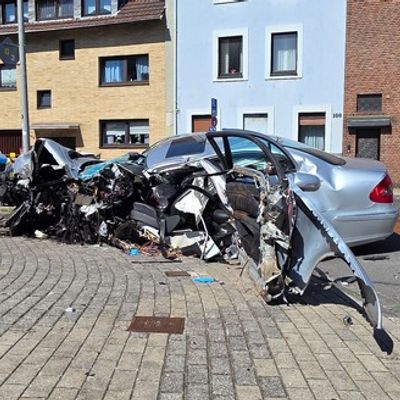FW-OB: Schwerer Verkehrsunfall auf der Alstadener Straße