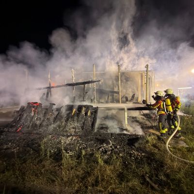 FW Stockach: Brand von Baumaterialien