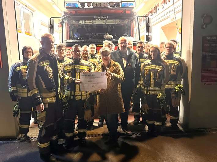 FW Hünxe: Großzügige Spende für den Förderverein der Freiwilligen Feuerwehr in Drevenack e.V.