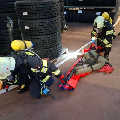 FW-AUR: Feuerwehren und THW gemeinsam bei Übung gefordert