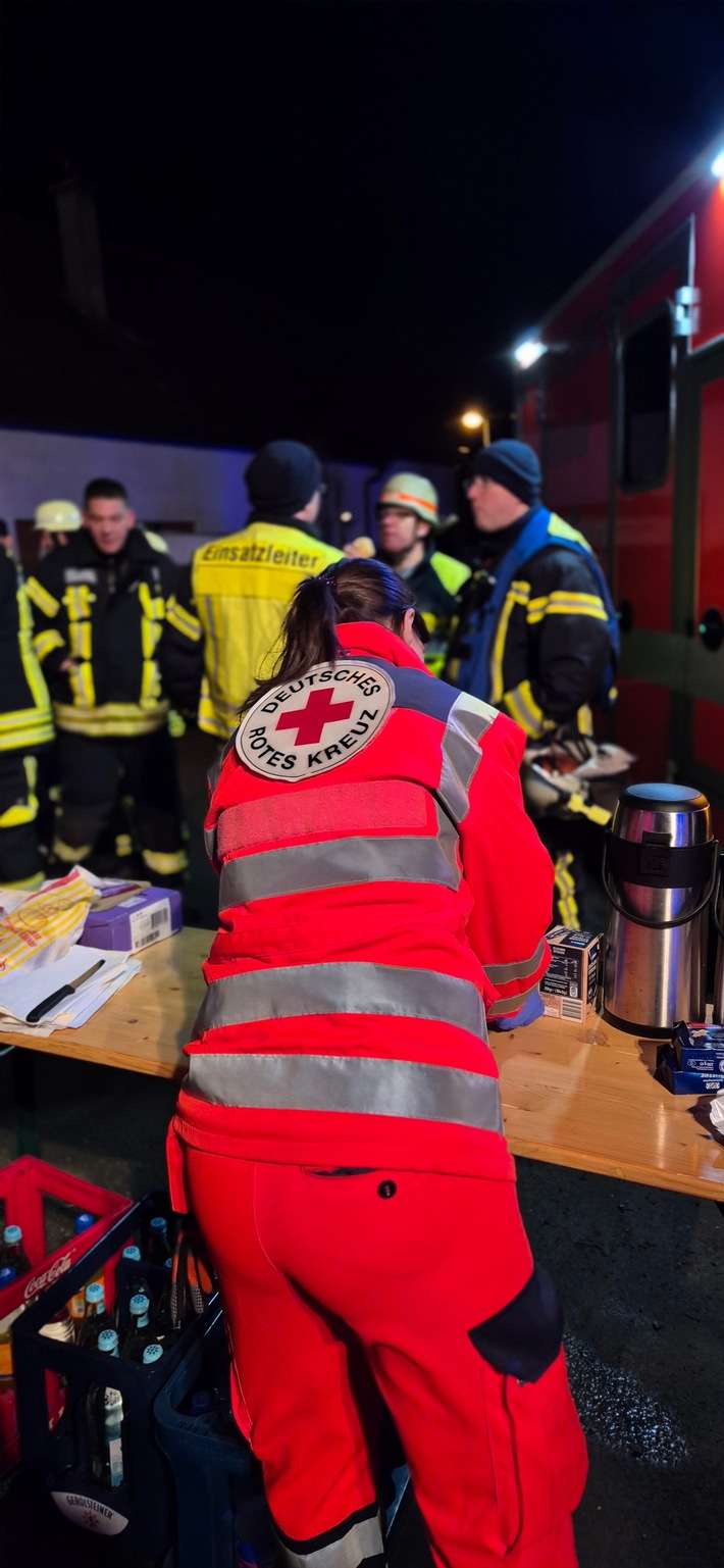 FW Schalksmühle: Großeinsatz durch Brand in Schalksmühle-Everinghausen