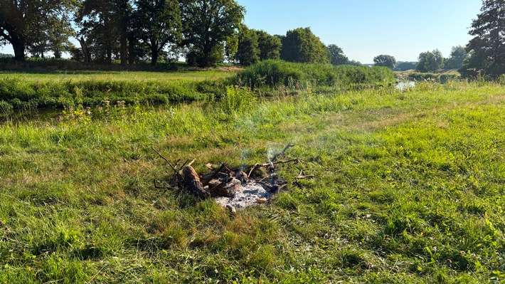 FW Flotwedel: Unbeaufsichtigtes Lagerfeuer an der Aller - Feuerwehr warnt vor hoher Brandgefahr