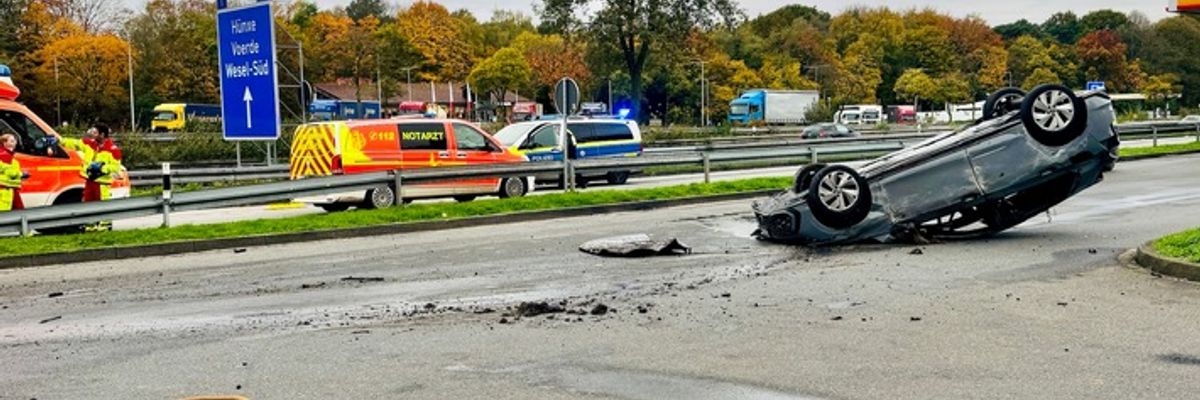 FW Hünxe: Verkehrsunfall auf dem Rastplatz an der BAB 3
