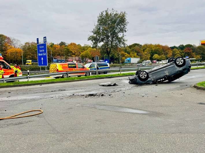 FW Hünxe: Verkehrsunfall auf dem Rastplatz an der BAB 3