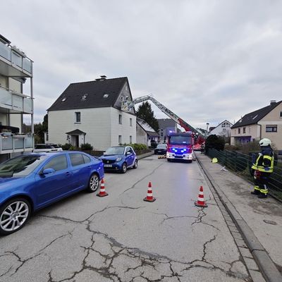 FW-EN: Rettungsdienst mit Drehleiter unterstützt