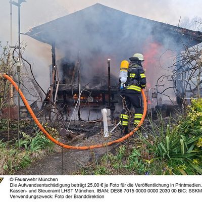 FW-M: Drohne unterstützt bei Brand in Kleingartenanlage (Perlach)