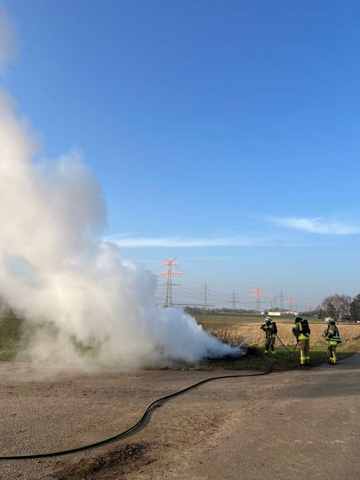 FW Weinheim: Brand von Unrat in der Bertleinssiedlung