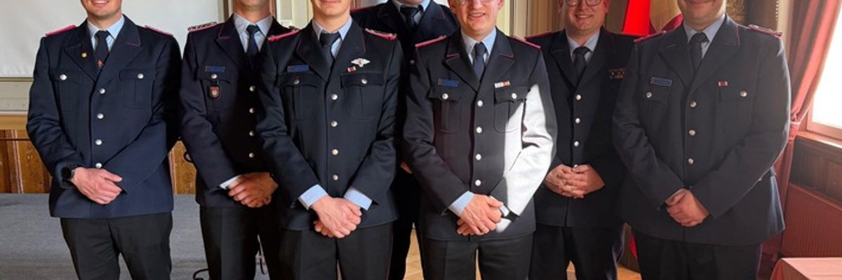 FW Celle: Ortsfeuerwehren Altenhagen und Groß Hehlen nahmen am Traditionstag der Feuerwehr Hämeenlinna in Finnland teil - Sarah und Sven Jacobi ausgezeichnet
