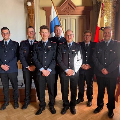 FW Celle: Ortsfeuerwehren Altenhagen und Groß Hehlen nahmen am Traditionstag der Feuerwehr Hämeenlinna in Finnland teil - Sarah und Sven Jacobi ausgezeichnet