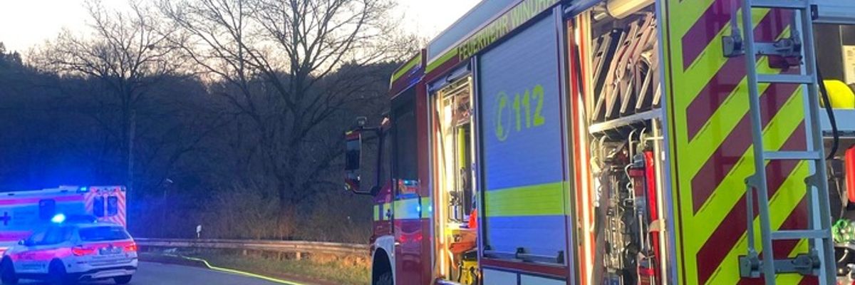 FW VG Asbach: Einsatzreicher Tag für die Feuerwehr der Verbandsgemeinde Asbach: Verkehrsunfall und zwei Brandeinsätze fordern Feuerwehrkräfte