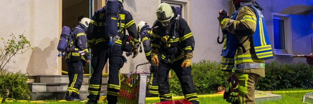 FW-MK: Brennender Trockner in Mehrfamilienhaus
