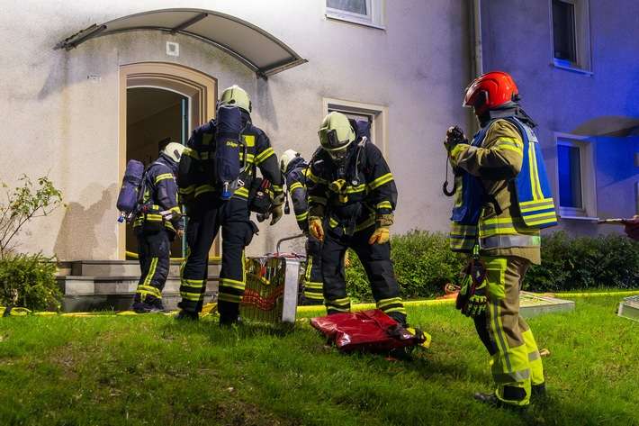 FW-MK: Brennender Trockner in Mehrfamilienhaus