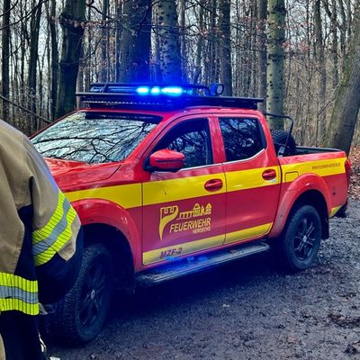 FW-EN: Medizinischer Notfall während Veranstaltung im Waldgebiet - Umfangreicher Einsatz von Feuerwehr und Rettungsdienst