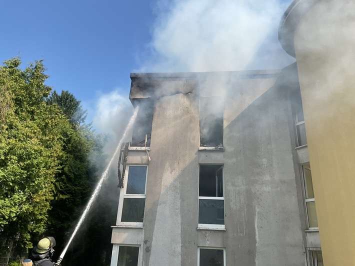 FW-DO: Wohnungsbrand in Lütgendortmund - Bewohner in Spezialklinik transportiert