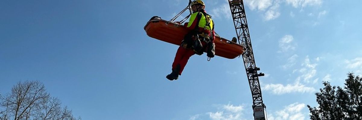 FW-M: Notfallrettung auf Baustelle (Menterschwaige)
