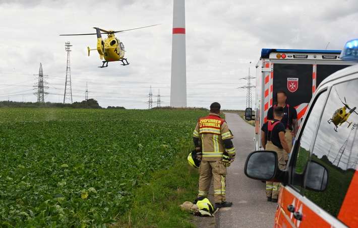 FW Pulheim: Pulheim-Stommeln: Landwirt verletzt sich bei Arbeitsunfall schwer