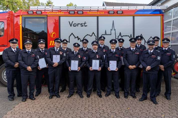 FW Tönisvorst: Feuerwehr Tönisvorst würdigt langjähriges Engagement beim "Tag der Ehrungen"