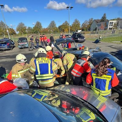 FW Lehrte: Feuerwehr Ahlten übt gemeinsam mit dem DRK und den Maltesern