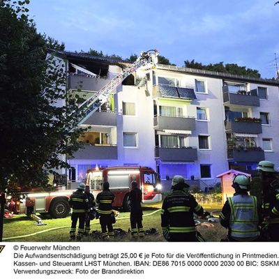 FW-M: Feuerwehr verhindert Dachstuhlbrand (Fürstenried-West)