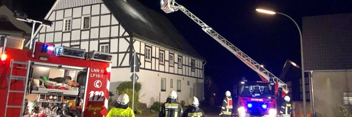 FW-OE: Kaminbrand sorgt für Einsatz der Feuerwehr