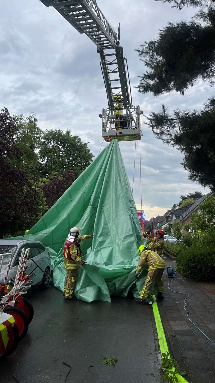 FW-LFVSH: Schnelle Hilfe nach Unwetterschäden und Bränden: Provinzial Nord Brandkasse und Landesfeuerwehrverband SH starten Notdachprojekt