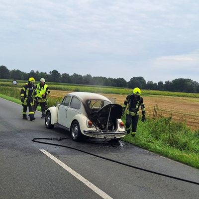 FW Flotwedel: PKW-Brand erfordert Einsatz der Ortsfeuerwehr Offensen