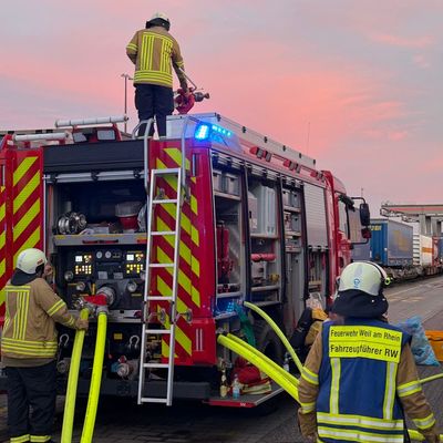 Feuerwehr Weil: Feuerwehr stoppt Gefahrstoffaustritt im Umschlagbahnhof Weil am Rhein