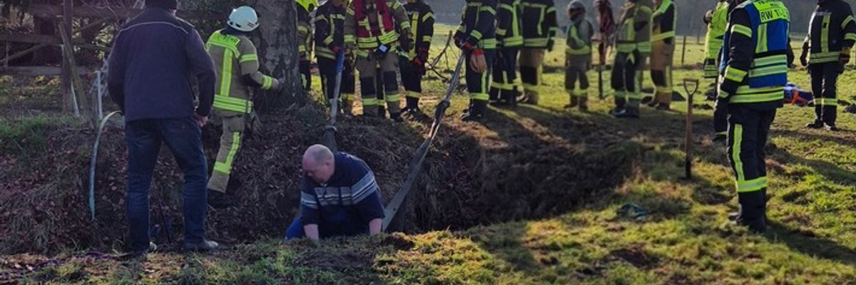 FW-OLL: Pferdrettung aus Graben