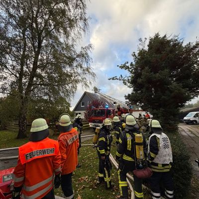 FW-ROW: Wohnhaus in Byhusen in Vollbrand - niemand verletzt
