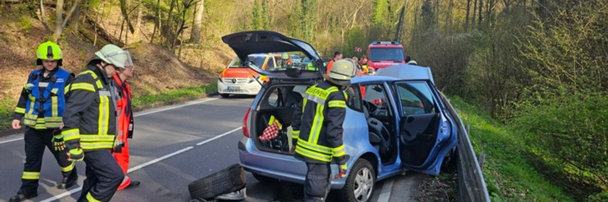 FW Königswinter: Vier Verletzte bei Verkehrsunfall auf L331 im Siebengebirge