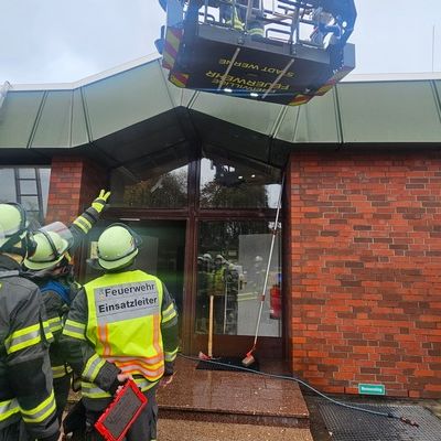FW-WRN: Gemeldeter Dachstuhlbrand am Südring