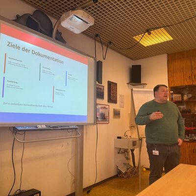 FW Weinheim: Führungsseminar der Weinheimer Feuerwehr - Führung trainieren, Zusammenarbeit stärken