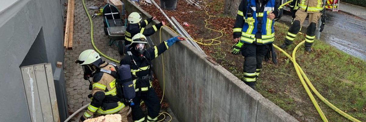 FW-PL: Entstehungsbrand Dach an der Herscheider Straße