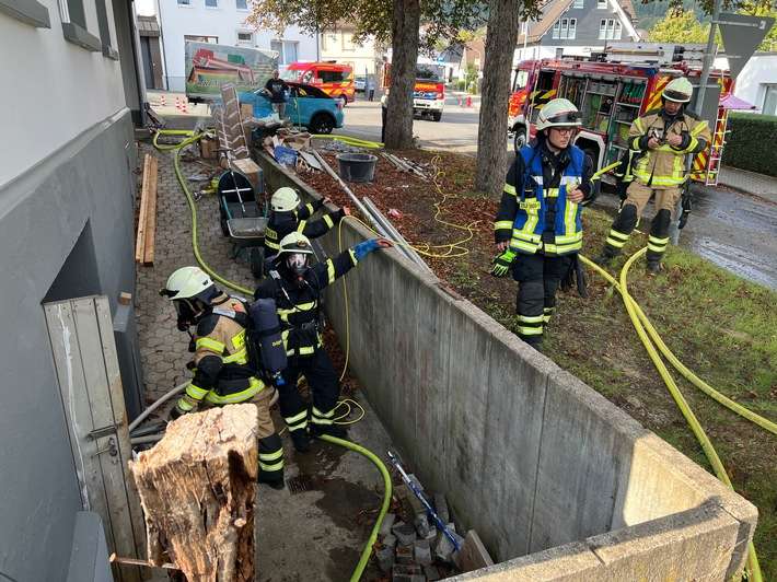 FW-PL: Entstehungsbrand Dach an der Herscheider Straße