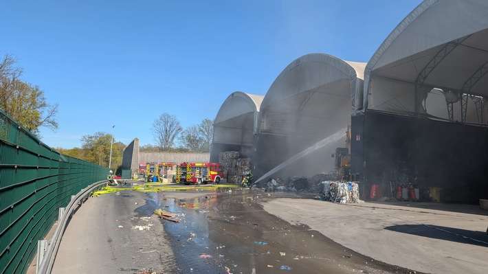 FW-WRN: Brandeinsatz bei der Firma RCS in Werne