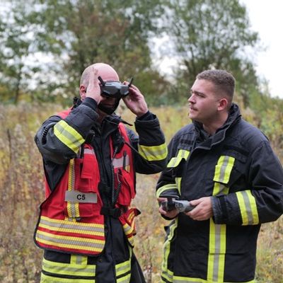 FW-DO: Unklare Rauchentwicklung aus einsturzgefährdeter Lagerhalle: Feuerwehr setzt Spezialtechnik und Drohne ein