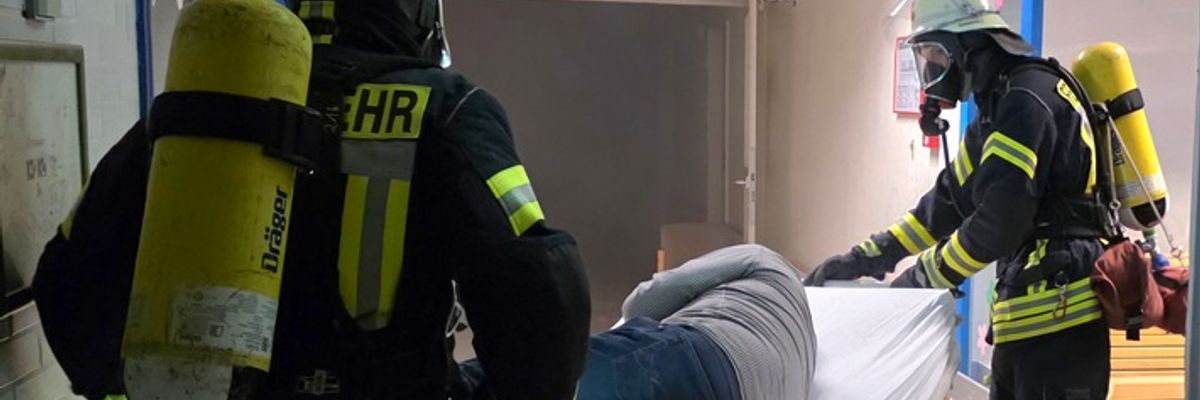 FW Celle: Feuer in Kinderklinik und Verkehrsunfall - die Celler Feuerwehr übte heute den Ernstfall im AKH und auf dem Wilhelm-Heinichen-Ring!