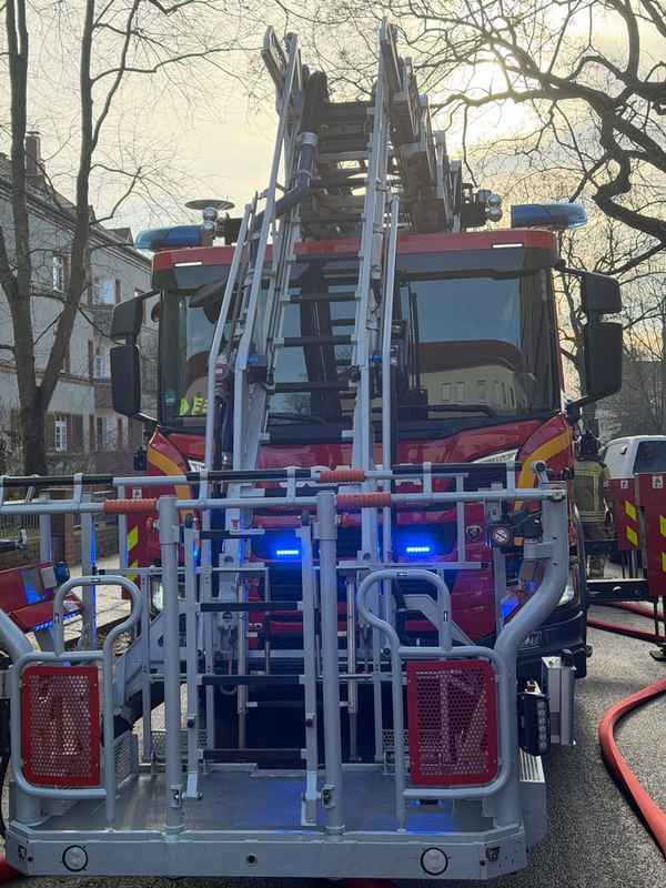 FW Dresden: Wohnungsbrand in Mehrfamilienhaus - keine Verletzten