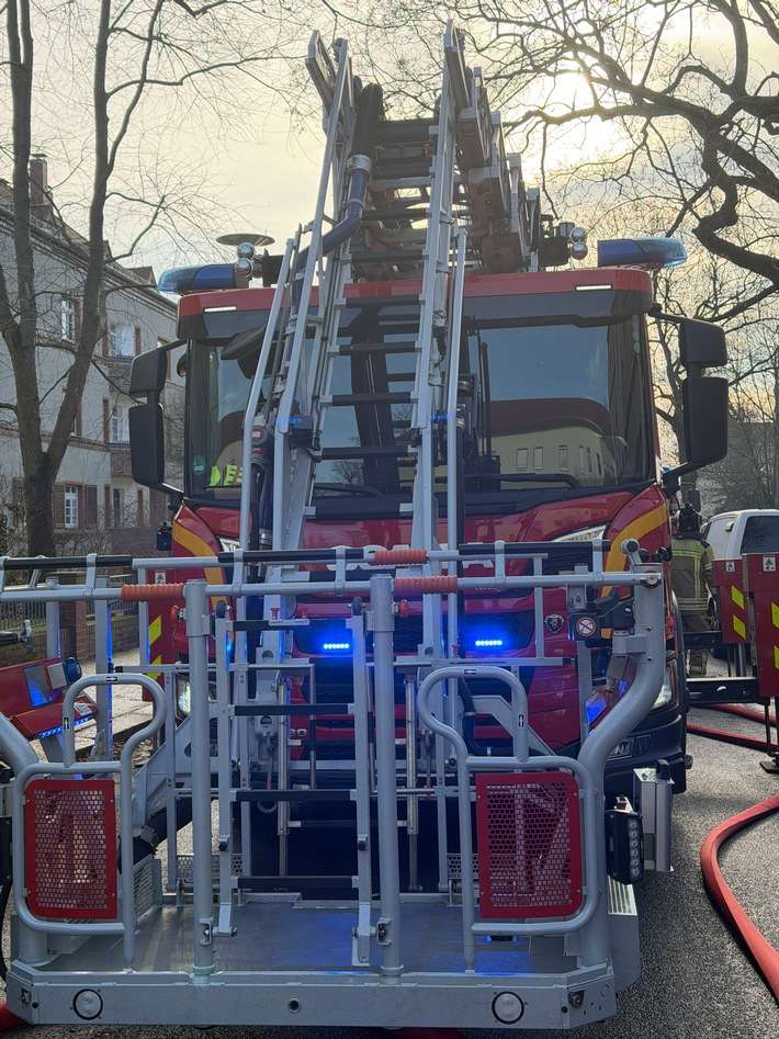 FW Dresden: Wohnungsbrand in Mehrfamilienhaus - keine Verletzten