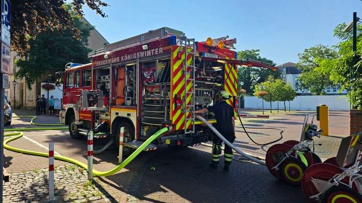 FW Königswinter: Kellerbrand in Königswinterer Altstadt