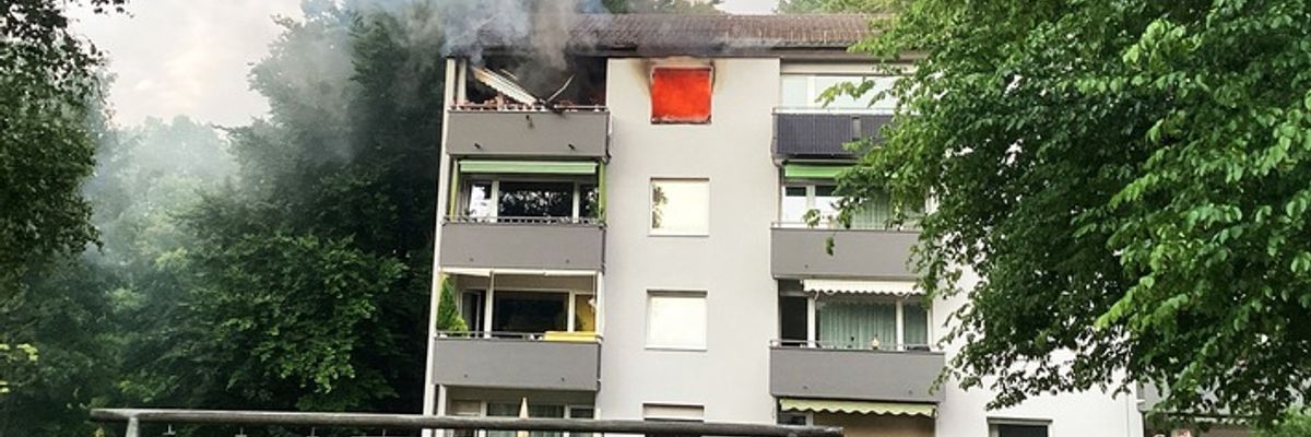 FW-M: Feuerwehr verhindert Dachstuhlbrand (Fürstenried-West)
