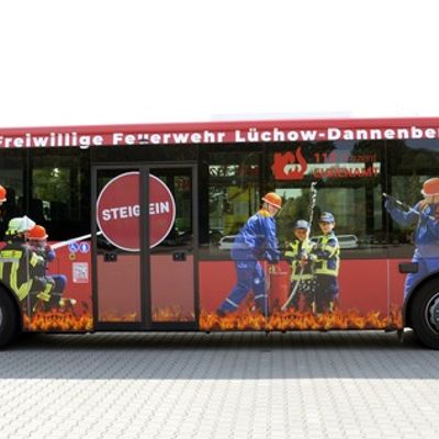 FW Lüchow-Dannenberg: +++ Kreisfeuerwehrverband Lüchow-Dannenberg e.V. geht nächsten Schritt in der Öffentlichkeitsarbeit +++ Linienbus im Feuerwehrdesing +++ Imagekampagne nach wie vor erfolgreich +++
